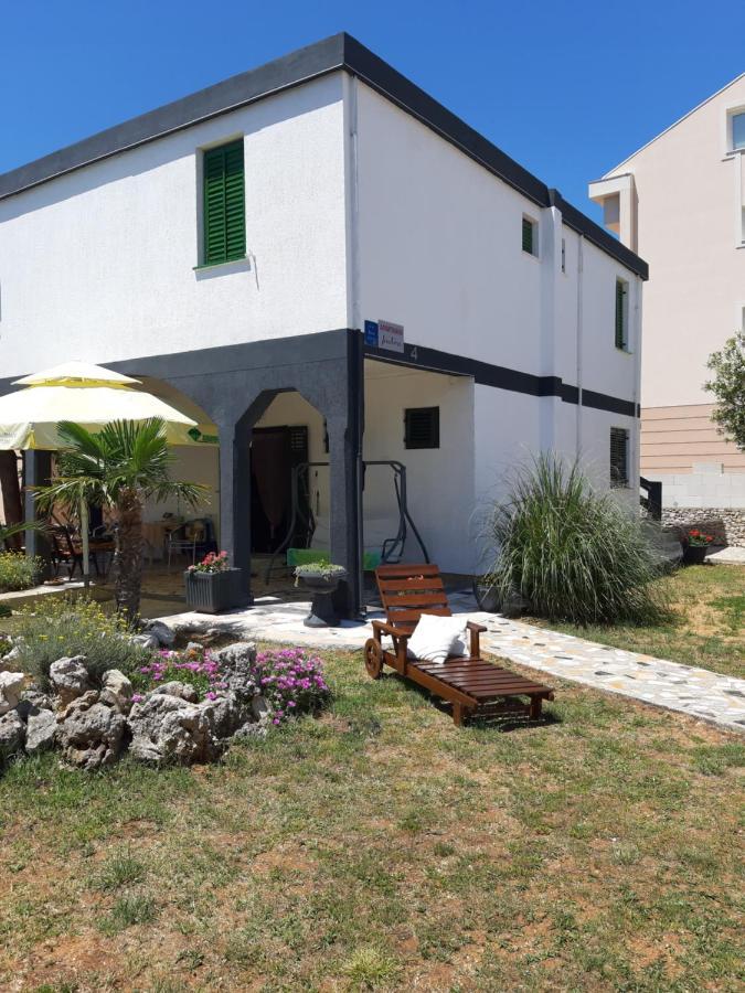Apartmani Jadra Stara Novalja Esterno foto